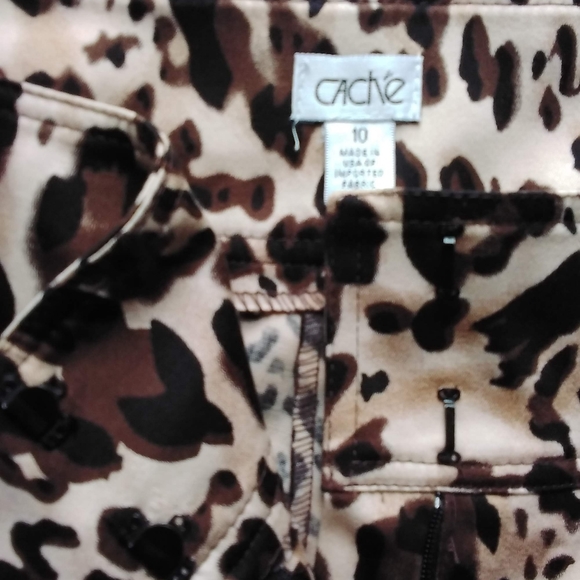 Cache Leopard print Bermuda Shorts 10 - Picture 6 of 8